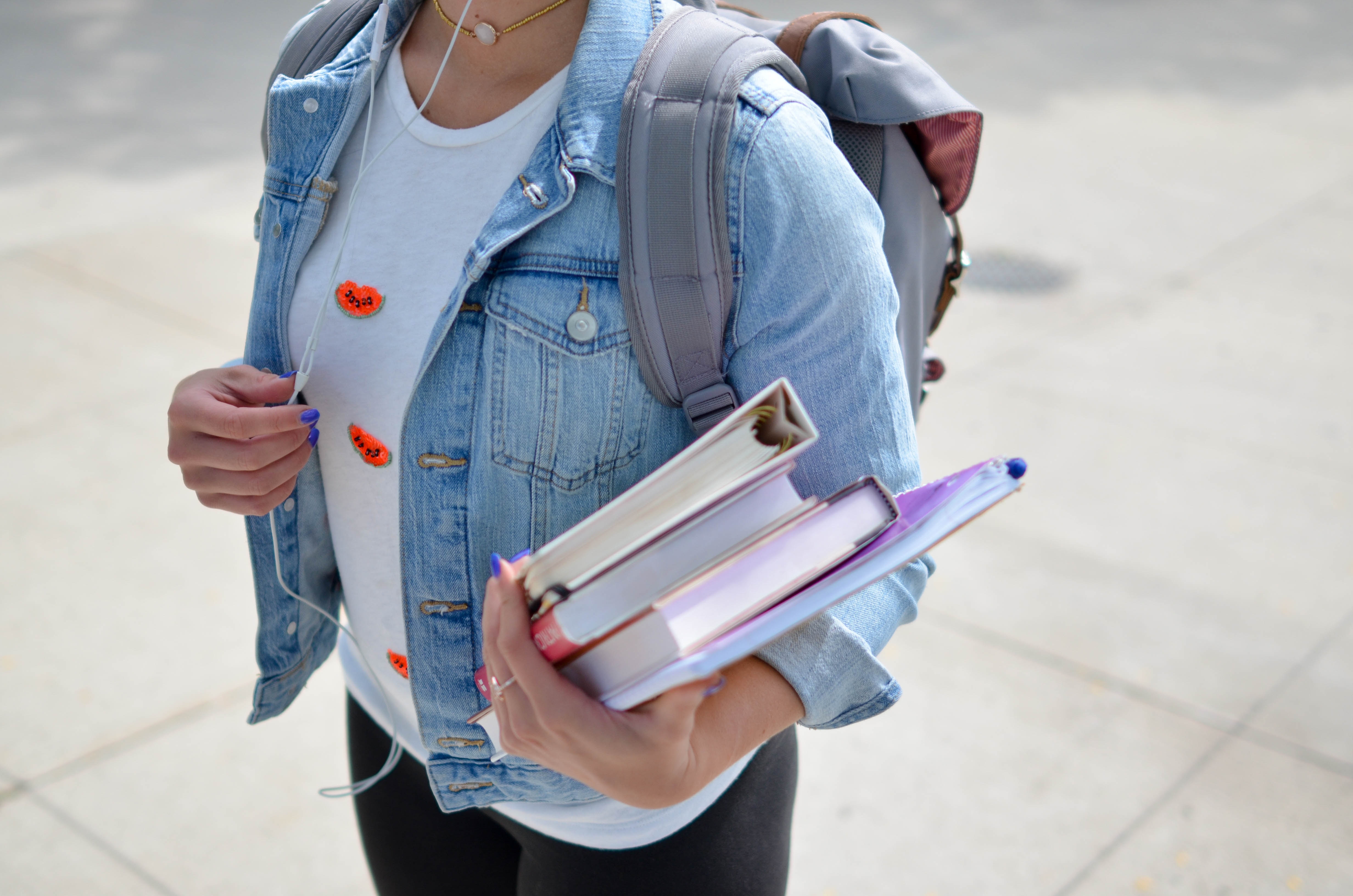 estudiante con libros